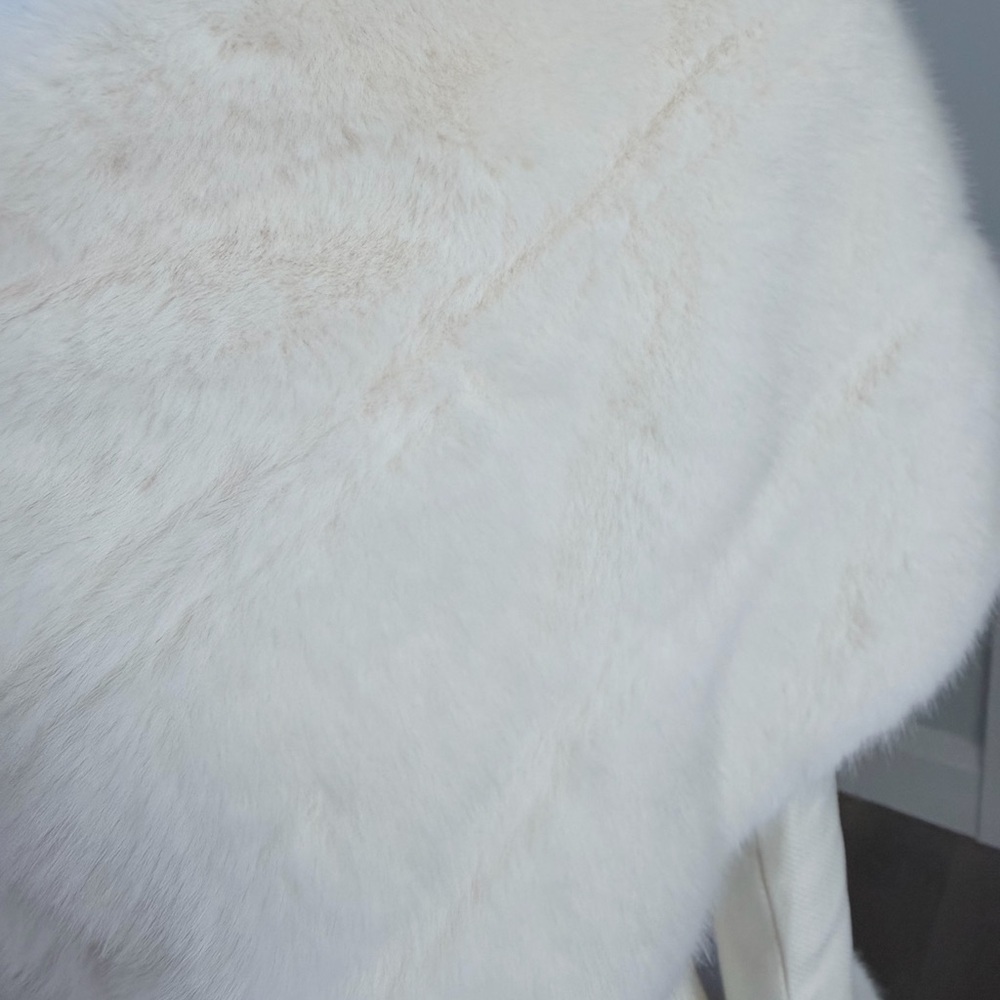 New Old Money Jessica Bara White Faux Fur Jacket and Matchinv Skirt size S - Picture 13 of 13